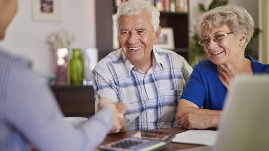 Edukacja finansowa seniorów jest kluczowa w obliczu rosnących zagrożeń finansowych: dostępne szkolenia i kursy