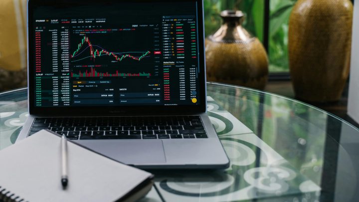 Inwestowanie zagraniczne – drzwi otwarte dla Polaków? ETF-y, rynki globalne i deregulacje