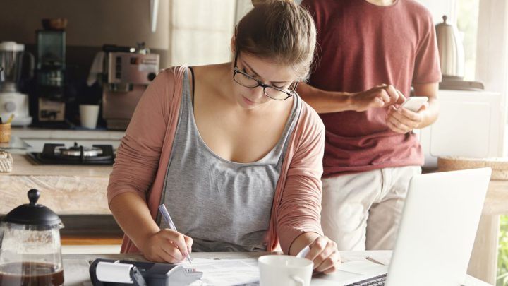 Finansowe luki w polskich domach – błędy i wyzwania Polaków z zarządzaniem pieniędzmi