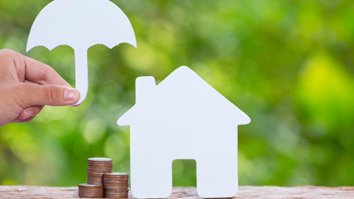 Ubezpieczenie domu w strefach ryzyka – zalanie, podtopienia, osuwiska – jak zabezpieczyć nieruchomość?